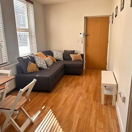 2 Bedroom Apartment In Se13 ロンドン エクステリア 写真