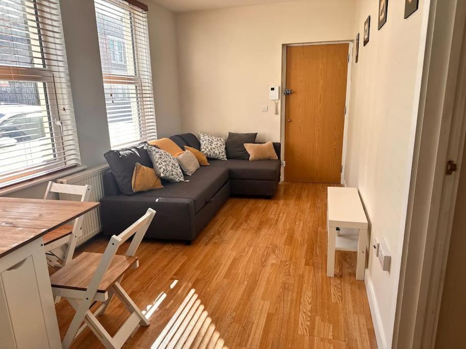 2 Bedroom Apartment In Se13 ロンドン エクステリア 写真