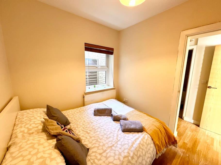 2 Bedroom Apartment In Se13 ロンドン エクステリア 写真