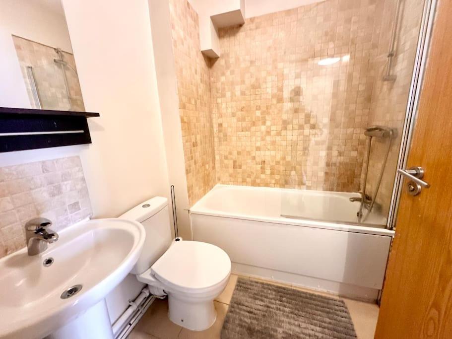 2 Bedroom Apartment In Se13 ロンドン エクステリア 写真