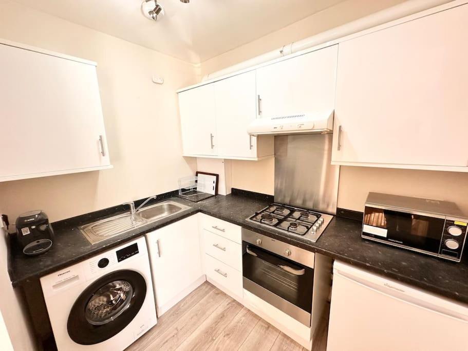 2 Bedroom Apartment In Se13 ロンドン エクステリア 写真