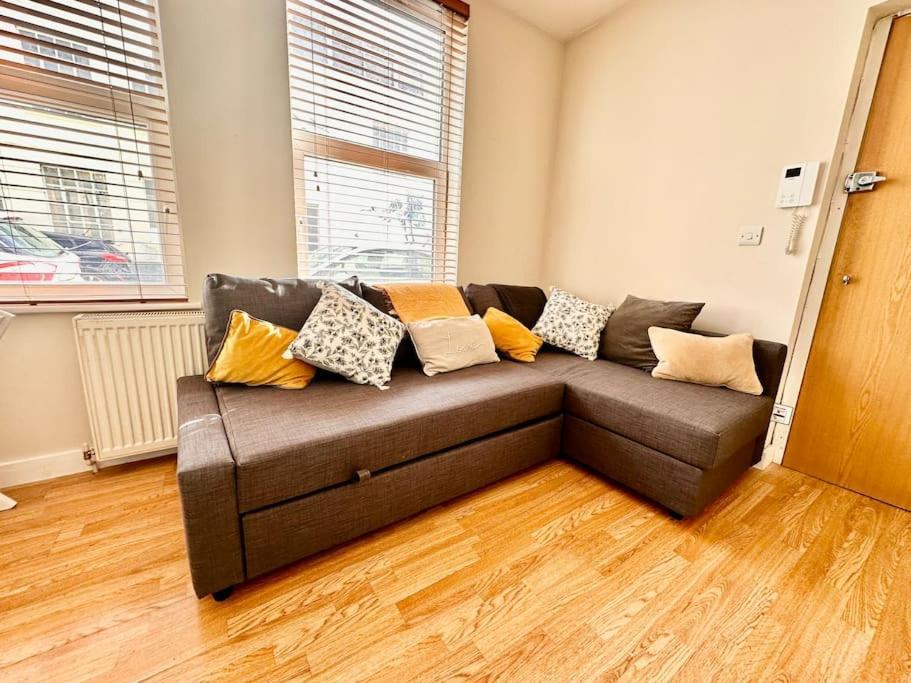 2 Bedroom Apartment In Se13 ロンドン エクステリア 写真
