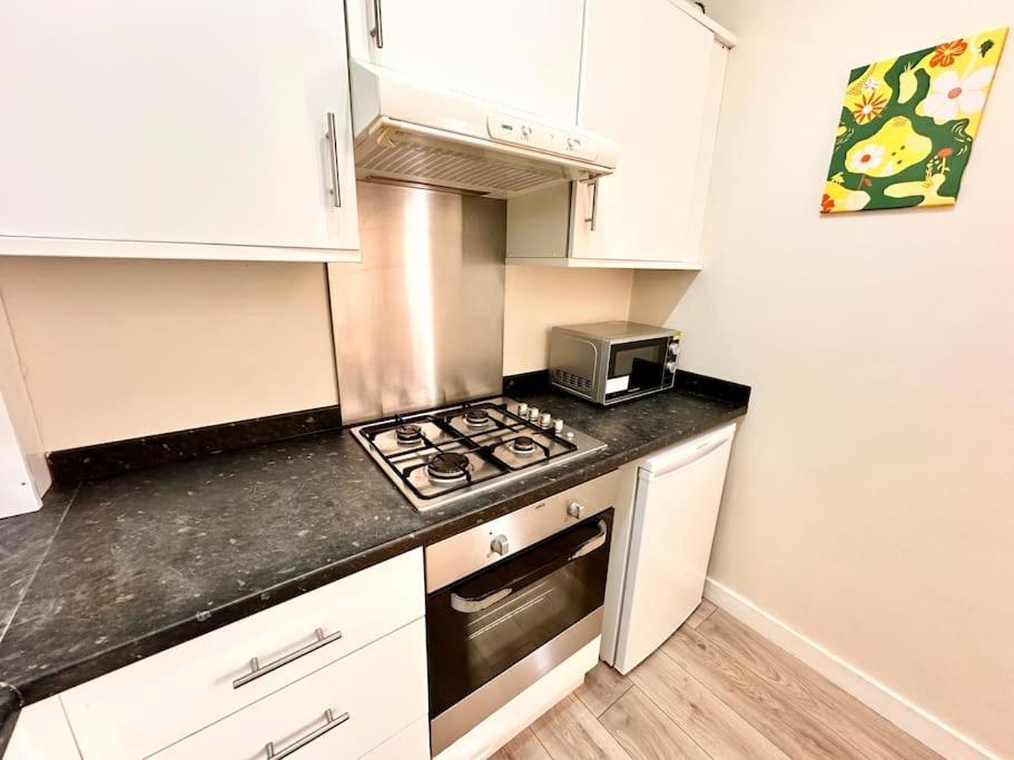 2 Bedroom Apartment In Se13 ロンドン エクステリア 写真