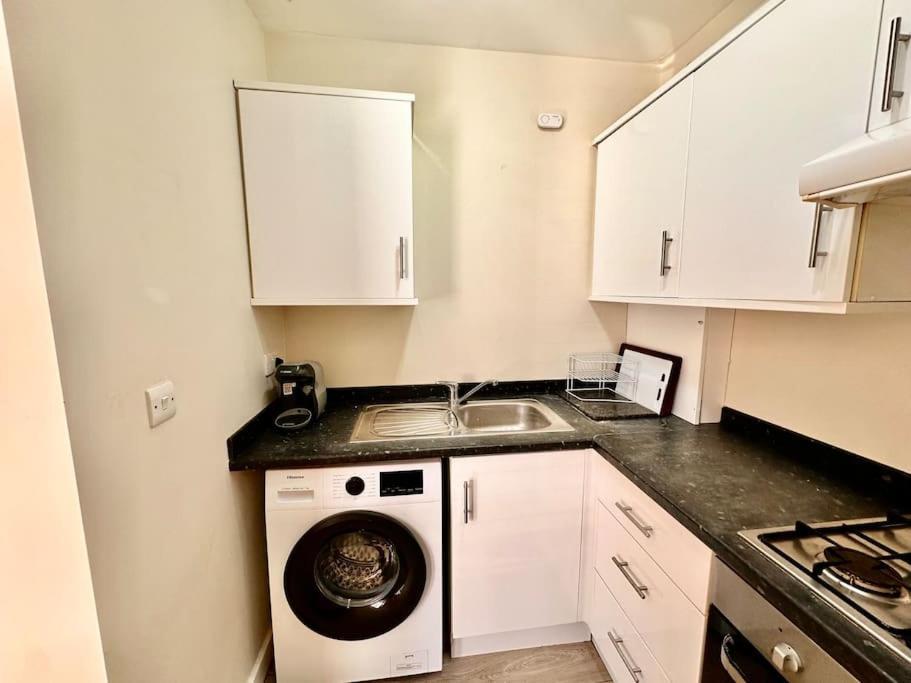 2 Bedroom Apartment In Se13 ロンドン エクステリア 写真