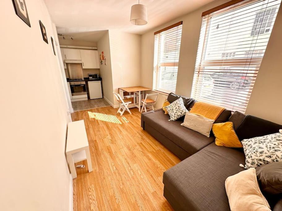 2 Bedroom Apartment In Se13 ロンドン エクステリア 写真